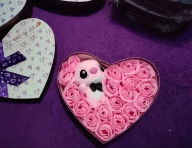 Caja Corazón: Stitch & Flores Jabón