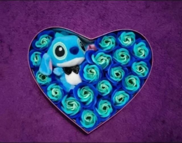 Caja Corazón: Stitch & Flores Jabón
