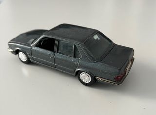 Miniatura BMW 528i 1:43