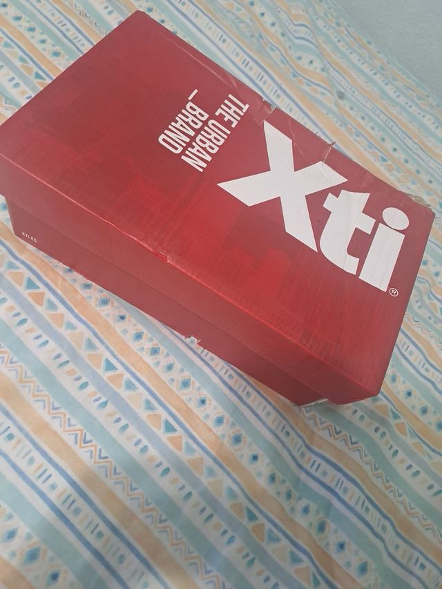 Sandali bassi beige da donna