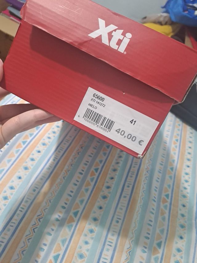 Sandali bassi beige da donna