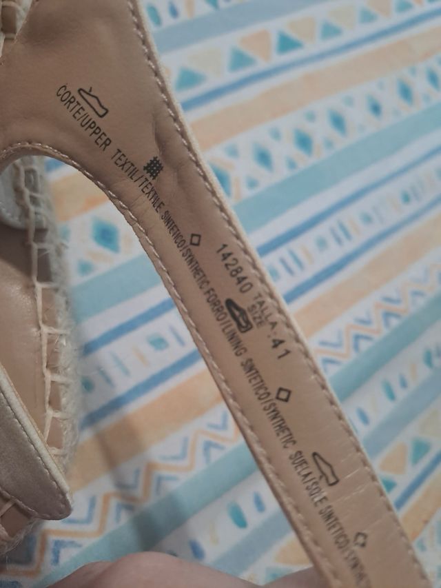 Sandali bassi beige da donna