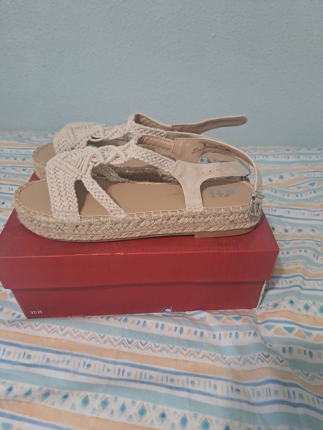Sandali bassi beige da donna