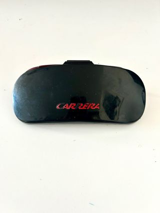 Gafas Carrera rojas con patiñlas doradas. 