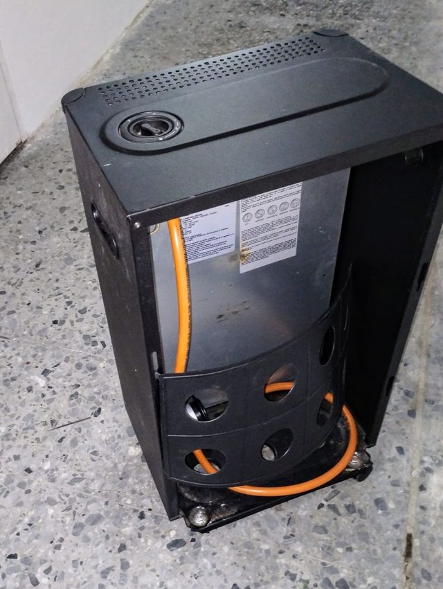 Estufa butano negra (para reparar).