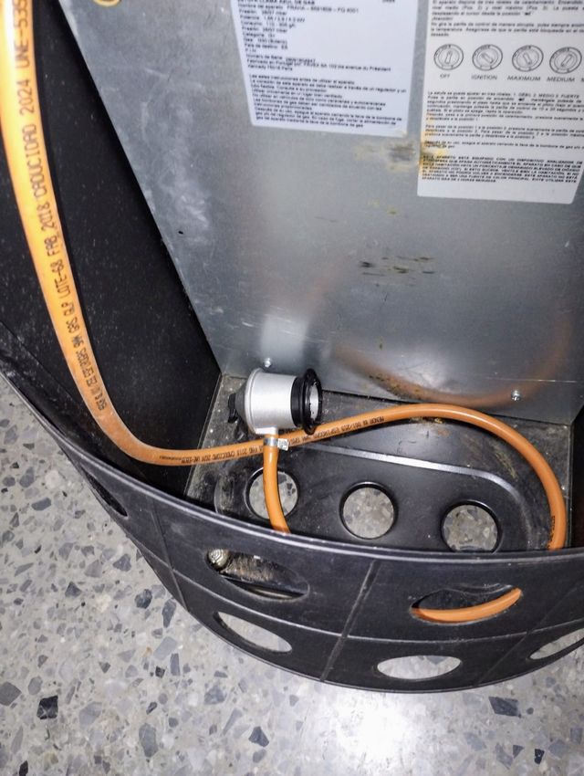 Estufa butano negra (para reparar).