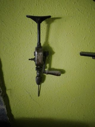 Taladro manual antiguo