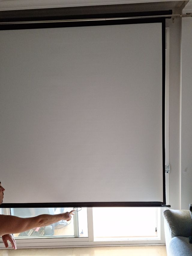 Pantalla con trípode