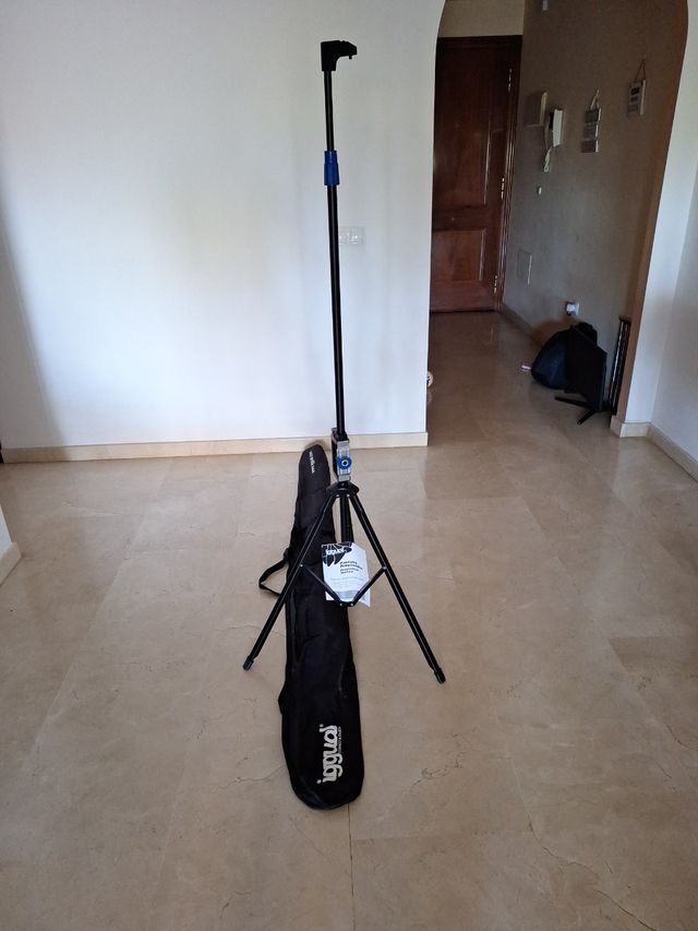 Pantalla con trípode