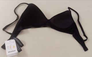 Sujetador negro sin aros 80A-  sin estrenar. 
