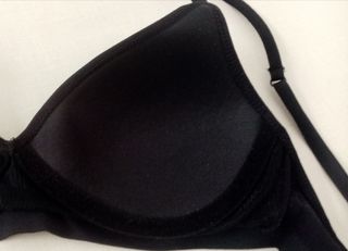 Sujetador negro sin aros 80A-  sin estrenar. 