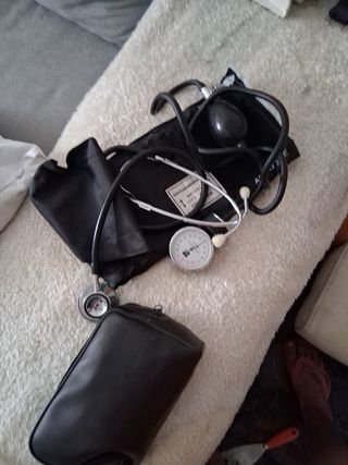 Tensiometro y estetoscopio