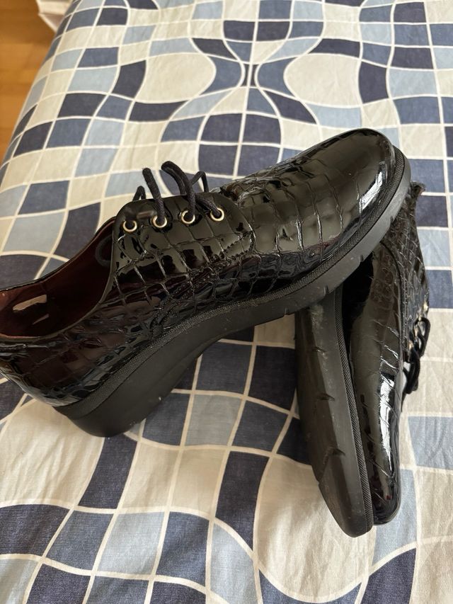 Zapatos negros charol