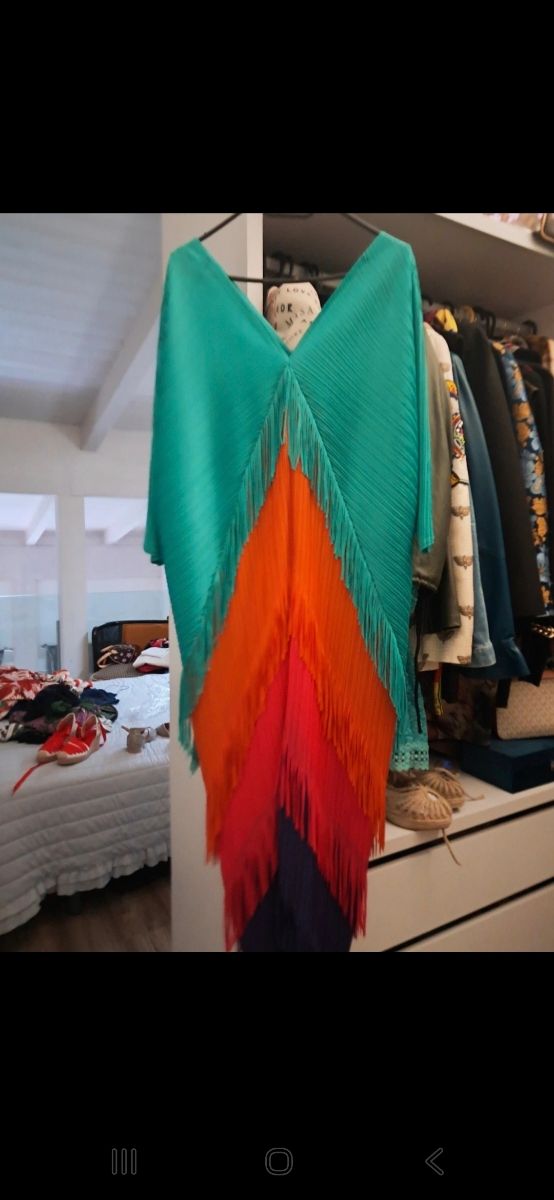 Vestido multicolor flecos