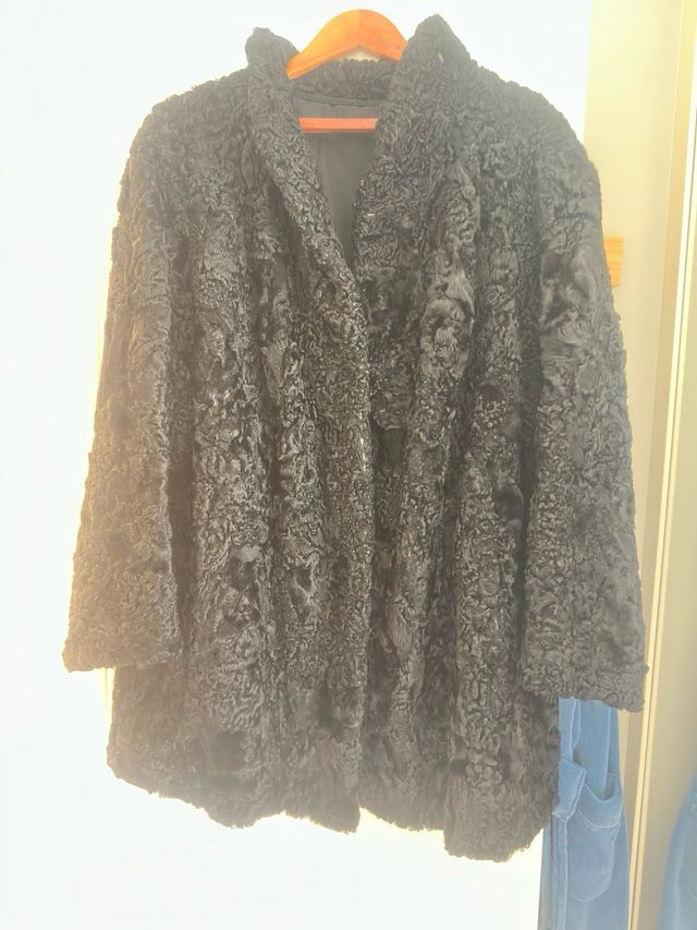 Abrigo astracán negro confeccionado a mano