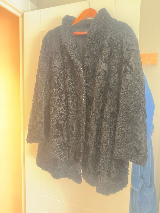 Abrigo astracán negro confeccionado a mano