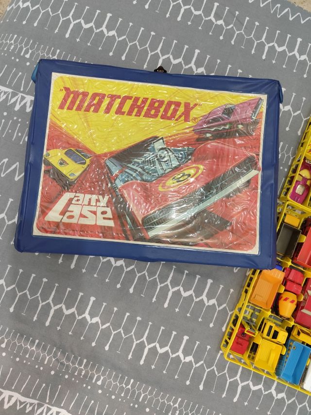 Maletín Matchbox años 70 + 48 coches