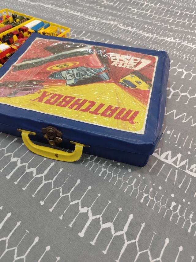 Maletín Matchbox años 70 + 48 coches