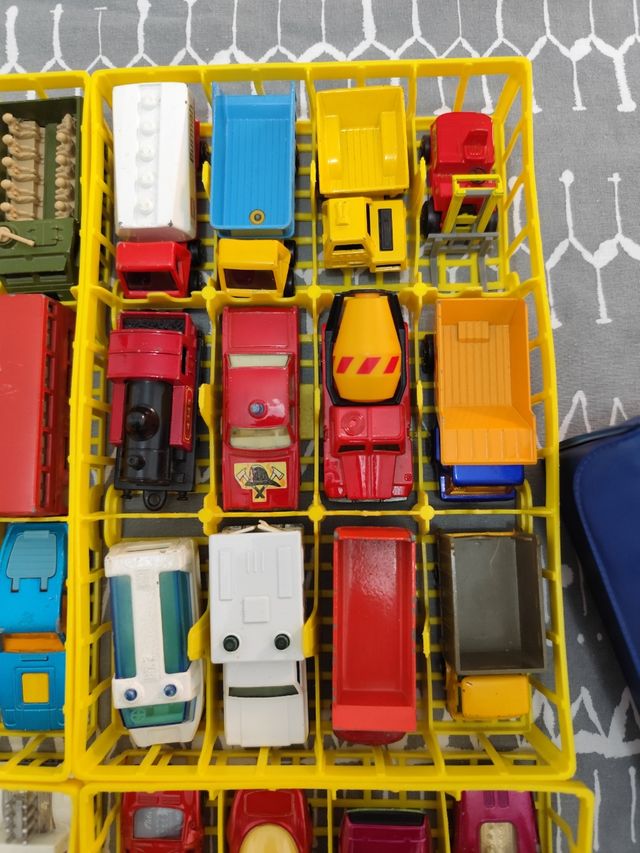 Maletín Matchbox años 70 + 48 coches