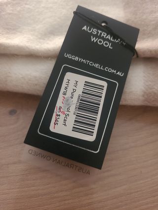 Bufanda UGG nueva con etiqueta
