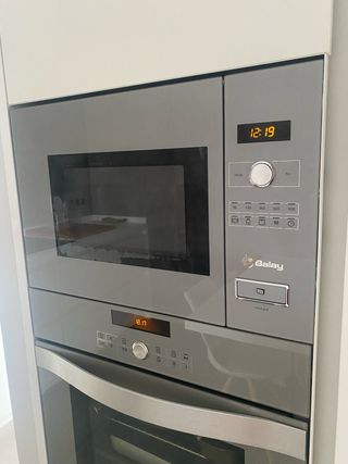 Microondas integrable Balay cristal gris