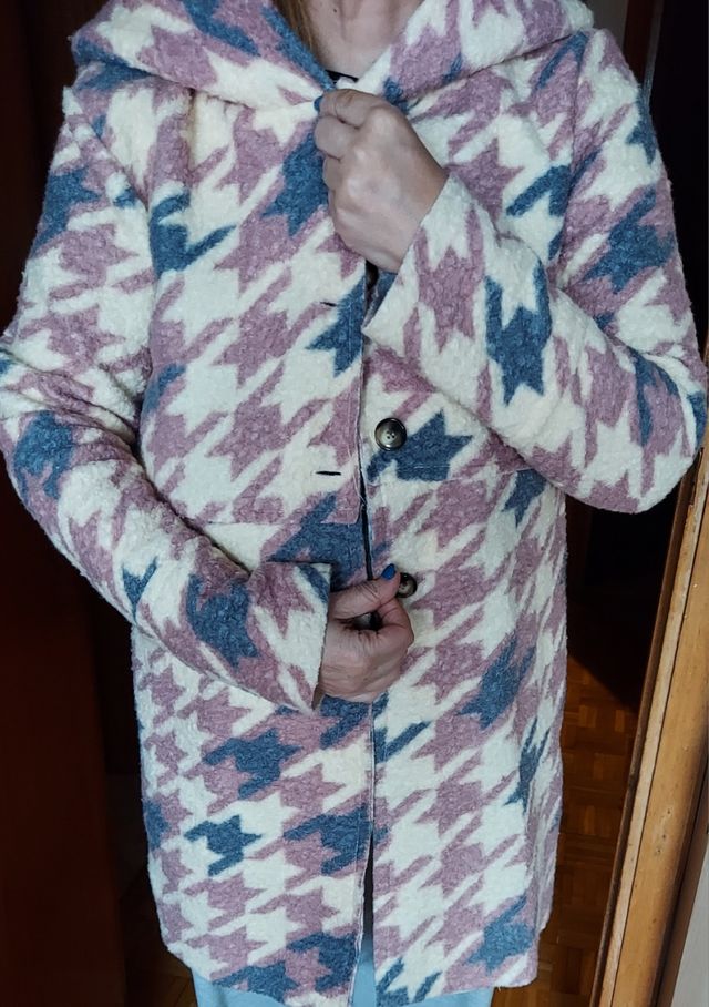 Chaqueta capucha - Talla XL
65 cm.de largo. 5