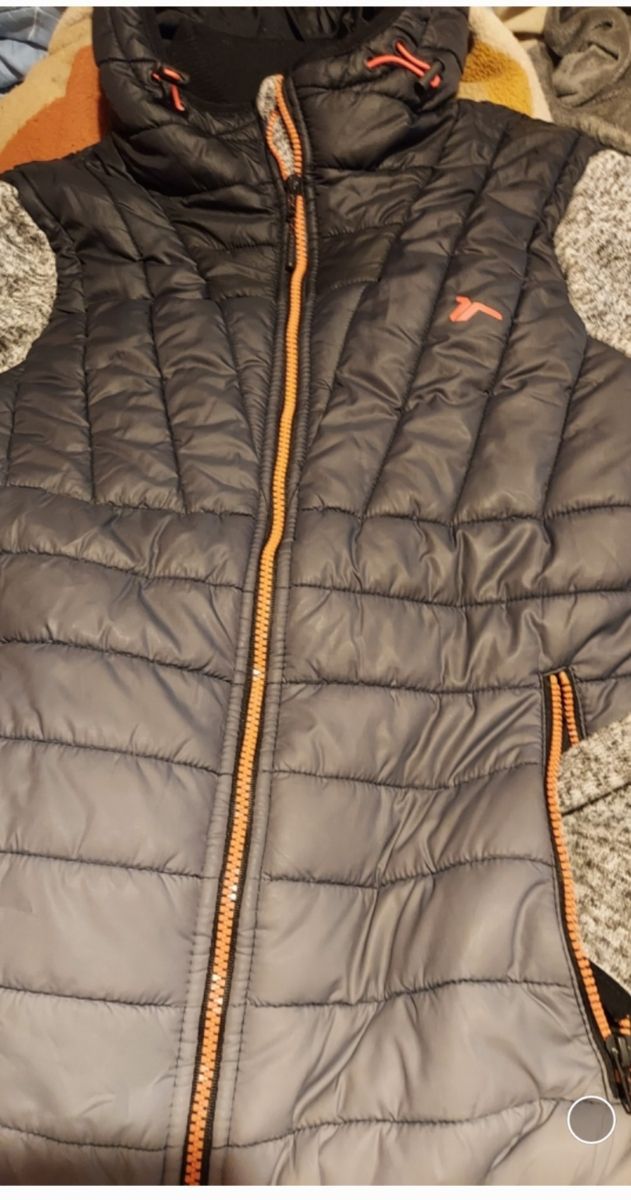 Chaqueta acolchada gris-negra talla s grande