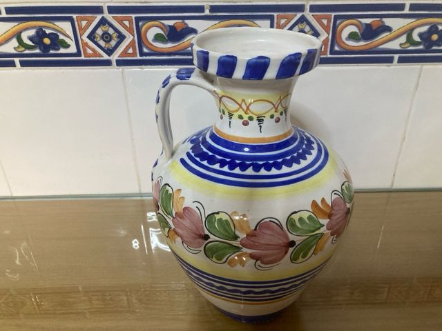 Jarrón cerámico azul y blanco