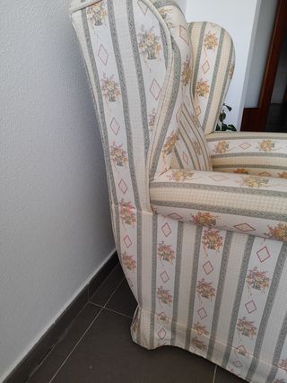 Butaca orejera amarillo y verde.