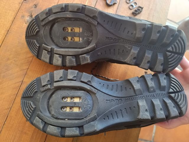 Zapatillas spinning grises y negras