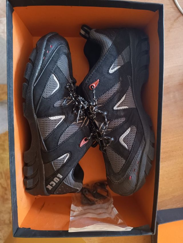 Zapatillas spinning grises y negras