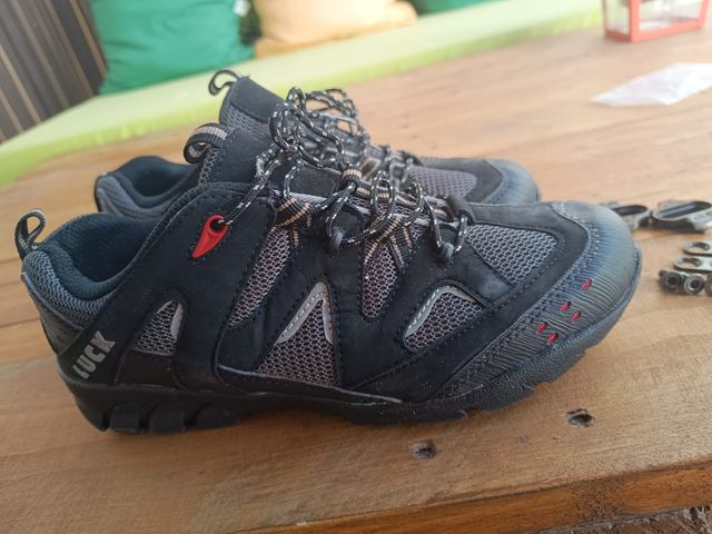 Zapatillas spinning grises y negras