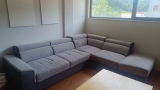 Sofá chaise longue gris. Solo recogída en persona