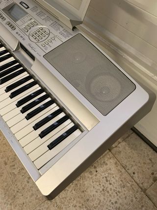 Yamaha DGX-300 Teclado