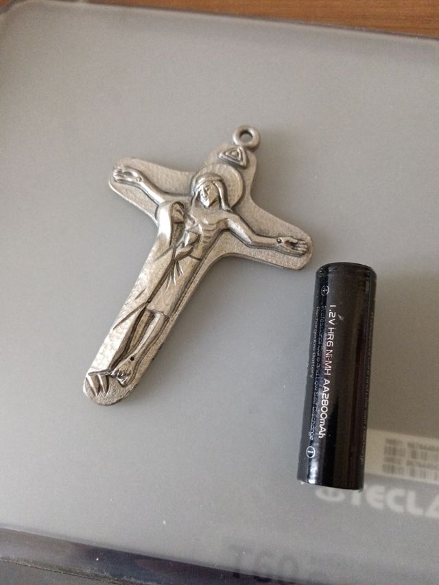 Crocifisso in lega argentata- Ciondolo.