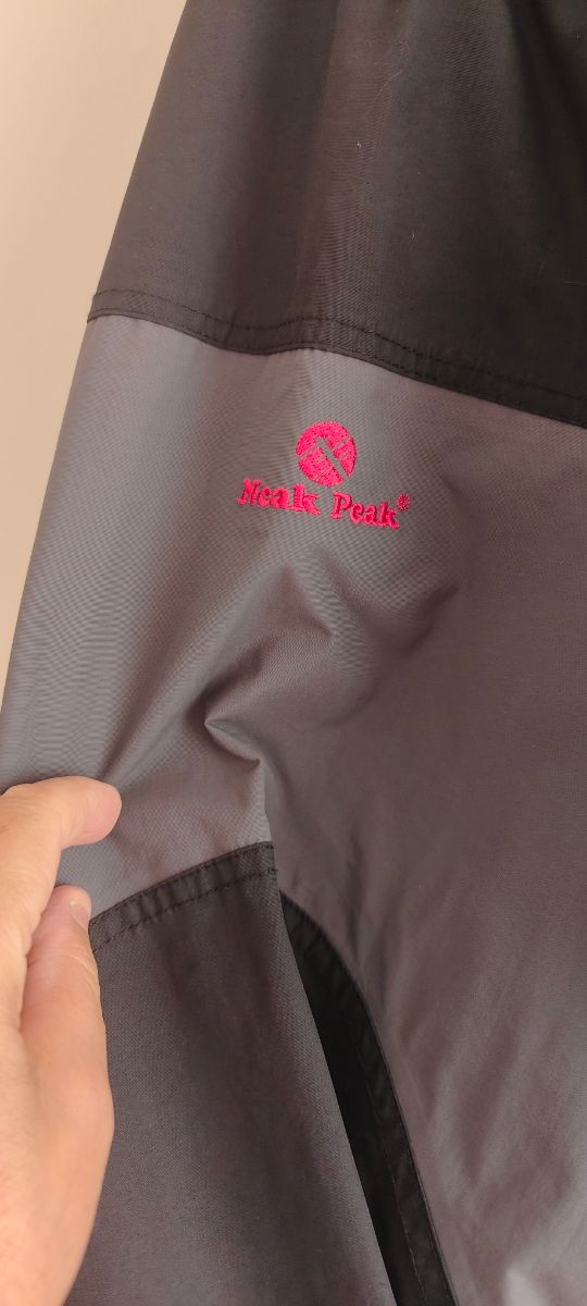 Chaqueta Neak Peak gris trekking