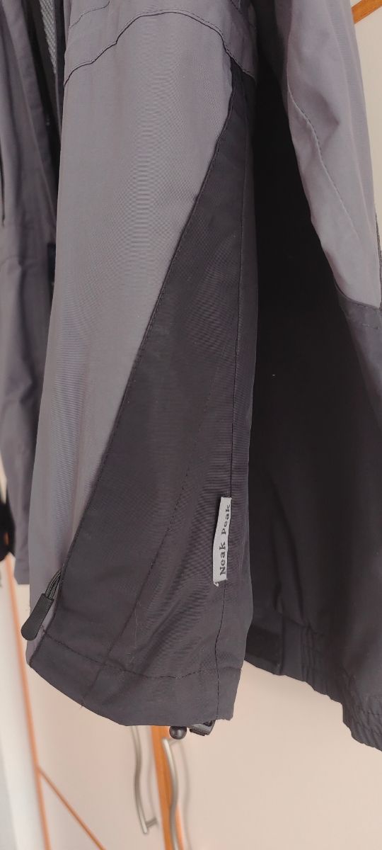 Chaqueta Neak Peak gris trekking