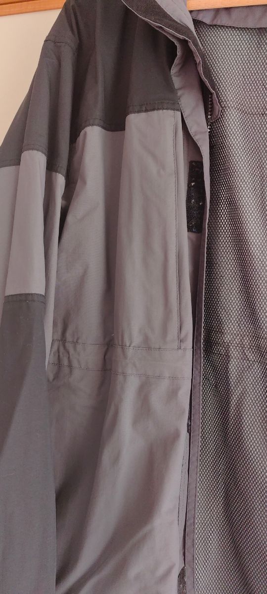 Chaqueta Neak Peak gris trekking