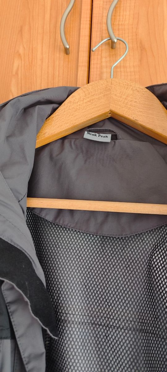 Chaqueta Neak Peak gris trekking