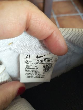 Zapatillas Nike blancas y negras