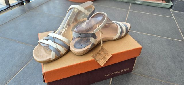 Sandalias Pikolinos blancas y grises