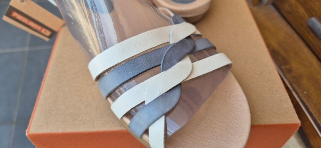 Sandalias Pikolinos blancas y grises