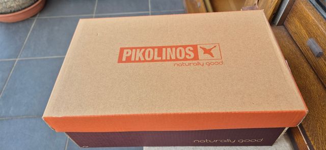 Sandalias Pikolinos blancas y grises