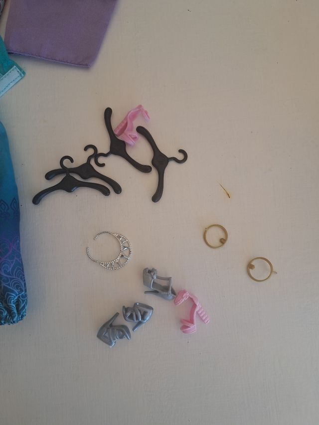 Armario portátil Barbie - Ropa y accesorios