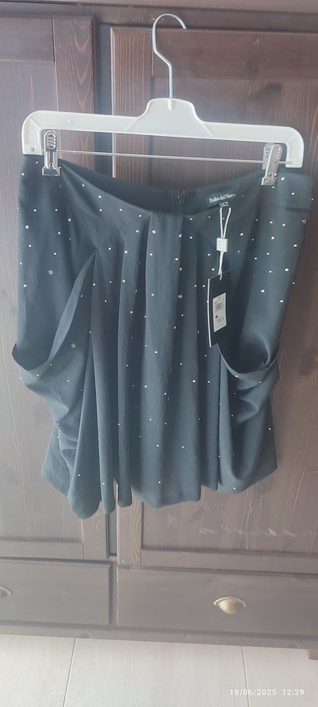 Falda negra Pedro del Hierro