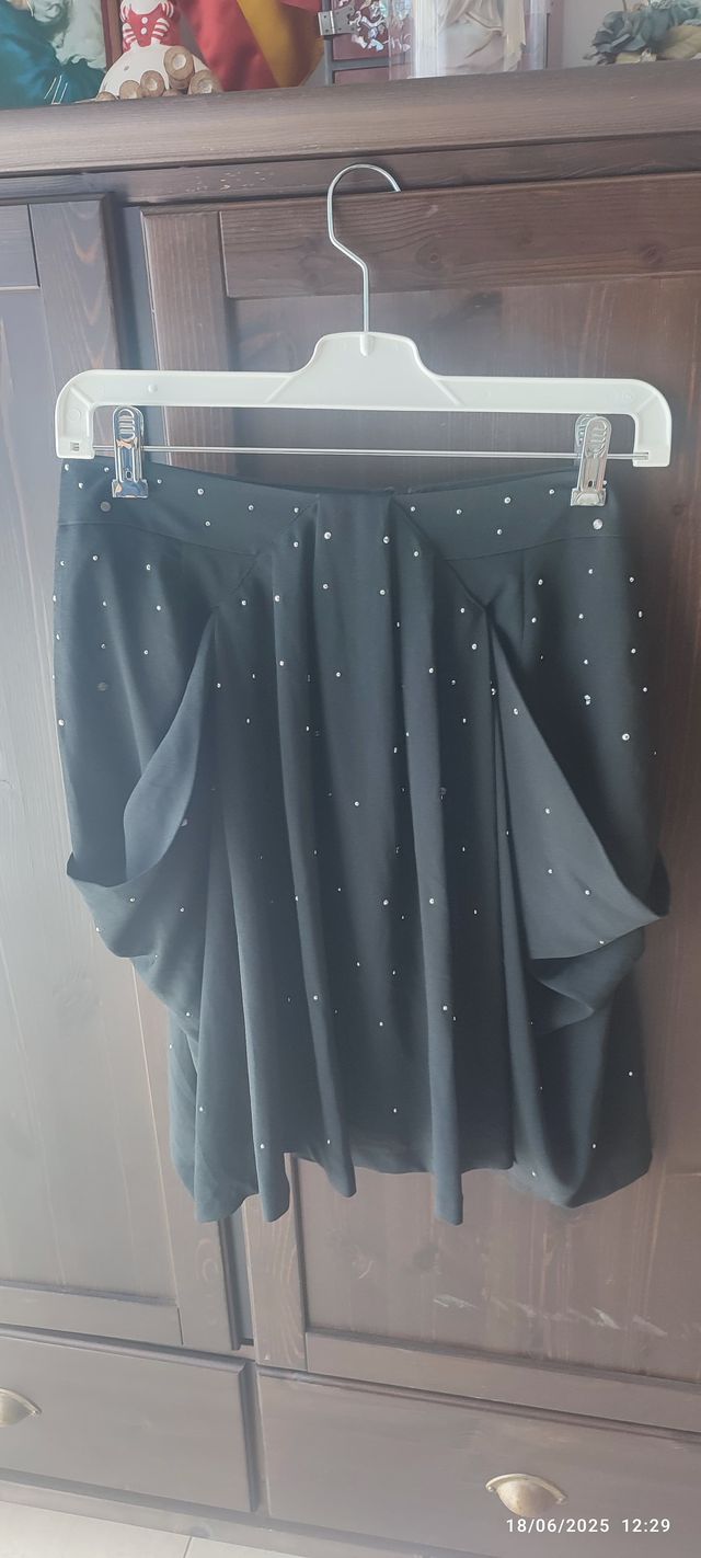 Falda negra Pedro del Hierro