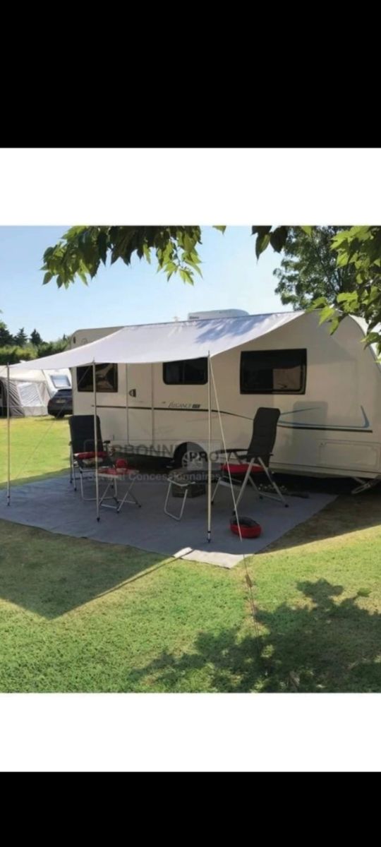 Toldo caravana - Impermeable
Mide unos 4,00 x 2,43