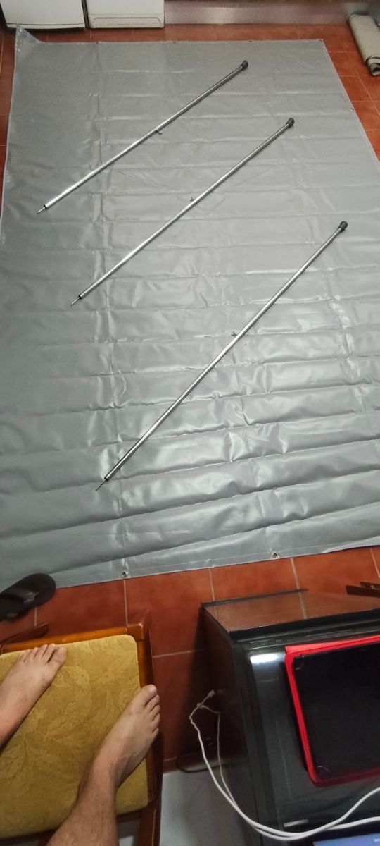 Toldo caravana - Impermeable
Mide unos 4,00 x 2,43