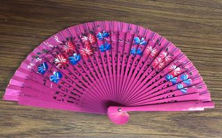 Abanico pintado a mano rosa