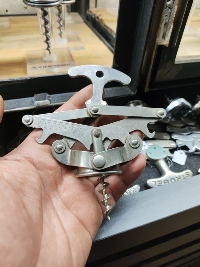 Sacacorchos DEBOUCHOUT antiguo